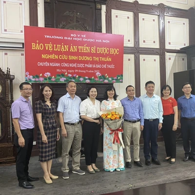 NCS Dương Thị Thuấn đã bảo vệ thành công luận án tiến sỹ cấp trường